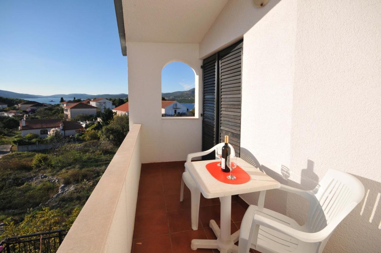 Apartments With A Parking Space Okrug Donji, Ciovo - 13732 Donji Okrug  Exterior photo